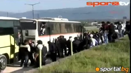 Riot ! Масови безредици в Турция, феновете на Бурсаспор в сблъсък с полицията ! *07.05.2011г.*