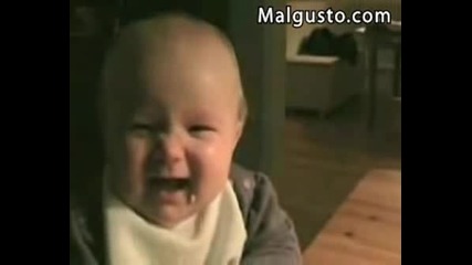 Смехът На Бебе На Бавна Камера