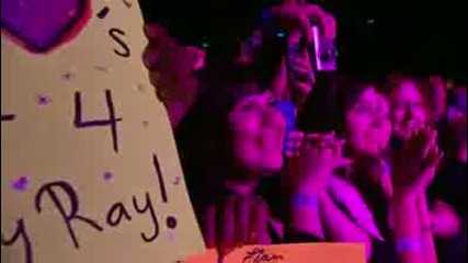 Miley Cyrus - My Heart Beats For Love Live 