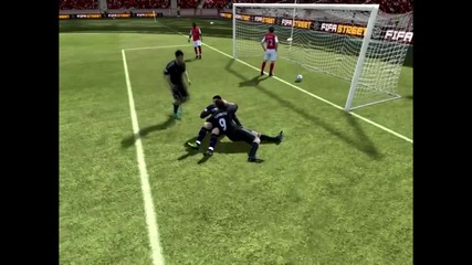 Вратар и футболист се целуват на Fifa 12 - Смях