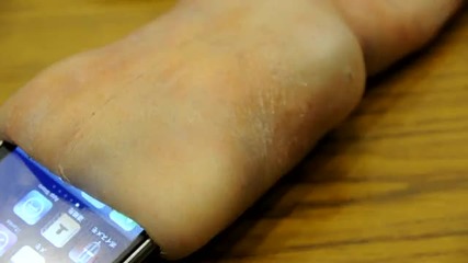 Странно зарядно за iphone