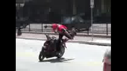 Bikers group stunts