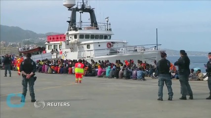 900 Migrants Rescued On the Mediterranean
