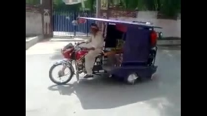 Рикша в Индия - дава на късо