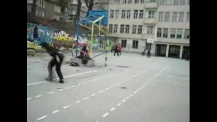 Nicson playing tennis 3