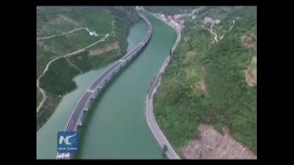 Китай построй магистрала върху река
