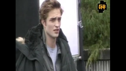 Robert Pattinson Describes Edward Cullen 