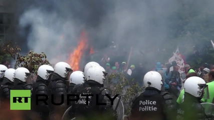 Белгия: Фермери протестират пред сградата на Европейската комисия с огън и яйца