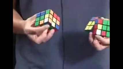 Пич нарежда две кубчета на Рубик едновременно 