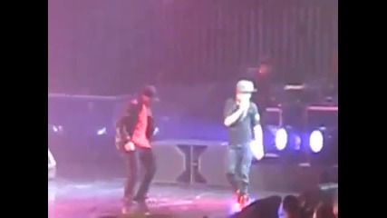 Justin Bieber Singing Baby - Crazy fan on stage!