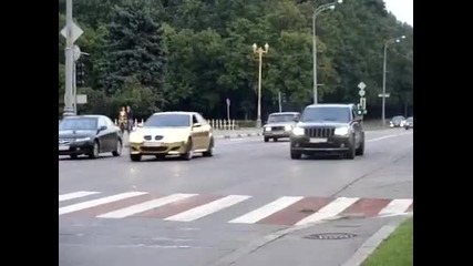 Jeep Grand Cherokee Srt8 vs Bmw M5 Gold