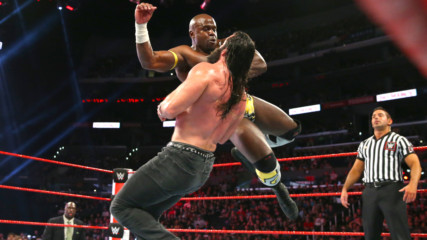 Apollo Crews displays incredible athleticism against Elias: WWE No Mercy 2017 Kickoff Match