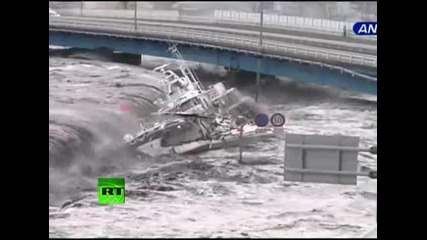 Dramatichno video ot cunamito v Iaponiia 