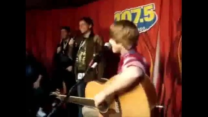 Justin Bieber oтговаря на въпросчета ;d
