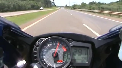 suzuki gsx - r 1000 srad a 299 km h 