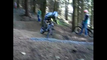 Downhill - Mountain - Bike - Crash 