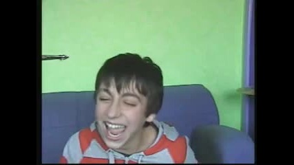 ненормално лапе с ненормален Смях :d :d :d 