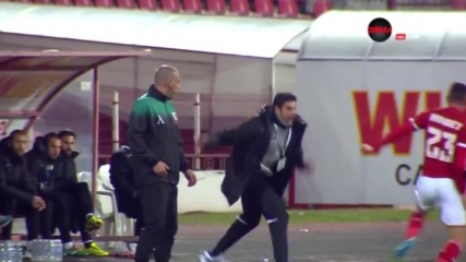 Гонзо опита да уплаши с осанката си играч на ЦСКА