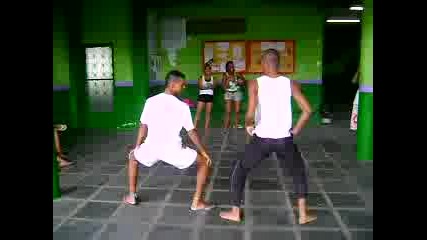 Танцът Към Get Me Bodied
