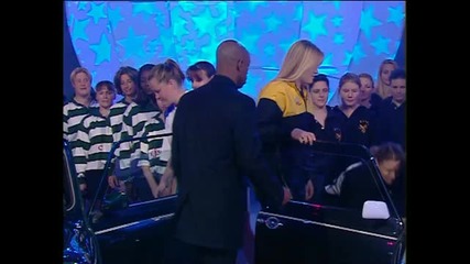 най - много хора в мини кола - рекорди