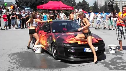 Sexy Car Wash, Koe Pre