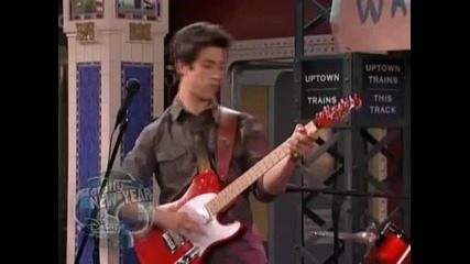 Selena Gomez singing in Wizards of Waverly Place [make It Happen]