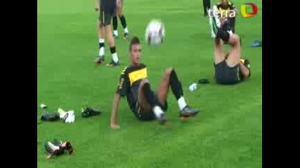 Неймар на тренировка