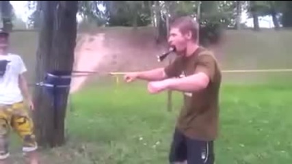 Момче звучи като мотоциклет