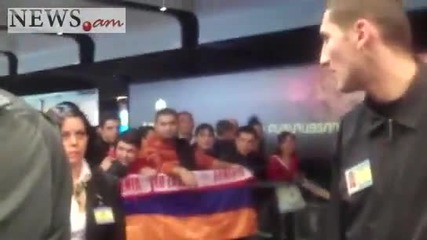 Арменски ултраси нападнаха с обиди националите ни !!