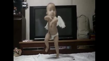 Бебе танцува на Gangnam Style