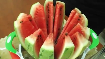 Как се режат 12 перфектни парчета диня за секунди с Melon Slicer
