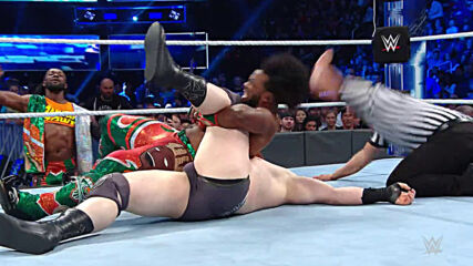 The New Day vs. The Bar – SmackDown Tag Team Titles Match: SmackDown LIVE, October 16, 2018 (Full Match)