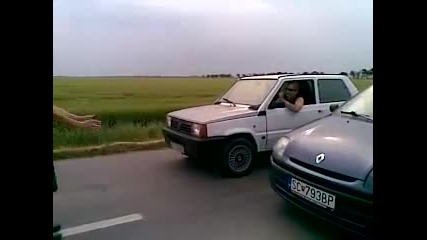 Не се закачай с Fiat Panda На пътя