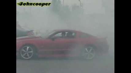 Ford Mustang - страхотен звук и Burnout