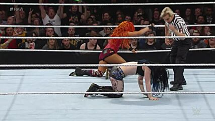 Becky Lynch vs. Paige: Raw, Nov. 9, 2015 (Full Match)
