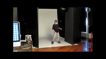 Justin Bieber Dances With Popstar