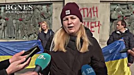 Бургаският Альоша осъмна с окървавени ръце и надписи срещу Путин