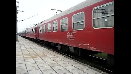 Acceleratul 1766 Timisoara Nord - Iasi cu frumoasa 40-0701-9.avi _