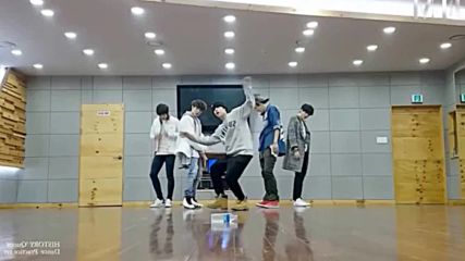 kpop mirrored dance game