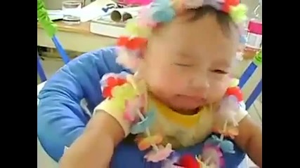 Бебета опитват лимон - Смях