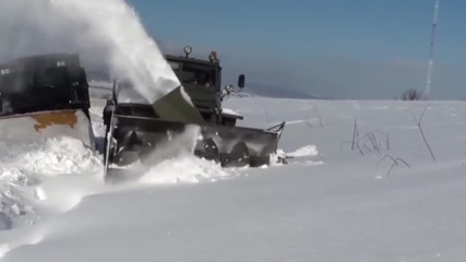 Тяжелая техника, трактора, грузовики, чистят снег - видео подборка