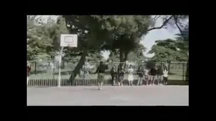 Невероятно! Футболни трикове + Баскетболен кош ... комбинация 