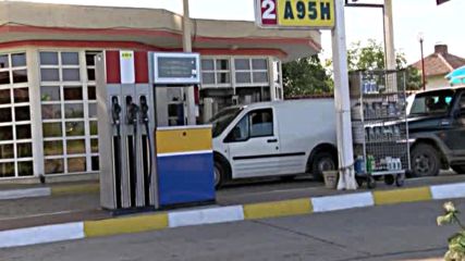 Въоръжени мотористи ограбиха бензиностанция