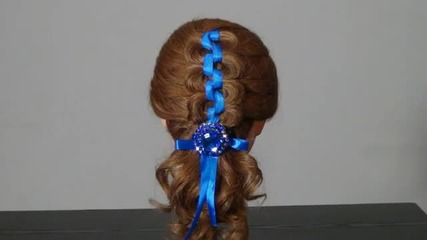 Прическа сплетена коса с панделка