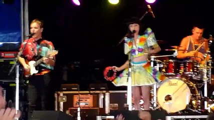 Kimbra - Call me - Big Day Out 2012 Gold Coast