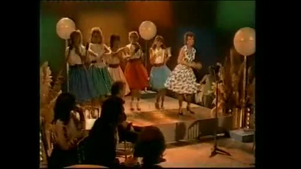 Dolly Dots - Love Me Just A Little Bit More (1983)