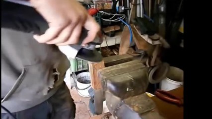Процес на ръчна изработка на страхотен нож от стари авто ресьори!