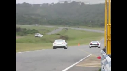 Audi R8 v10 vs Nissan Gtr