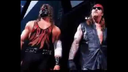 Kane and Undertaker chokeslam tribute