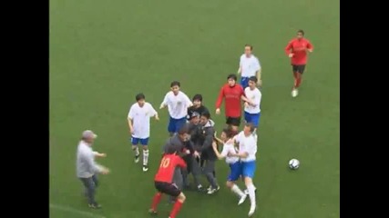 Яко меле на приятелски мач в Япония